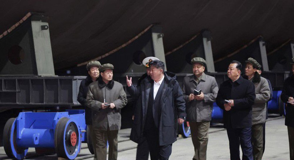 Coreea de Nord construiește un submarin cu propulsie nucleară. Kim Jong-un a vizitat șantierul