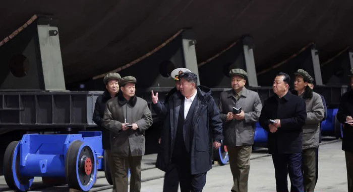 Kim Jong-un a vizitat șantierul unde se construiește submarinul FOTO: X