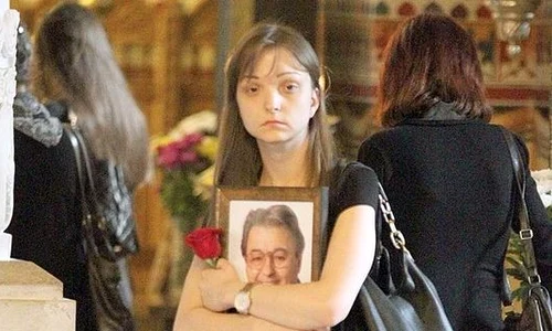 fata vadim tudor1254 0 0 jpeg