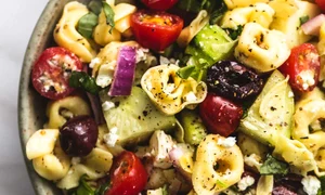 salata cu tortellini jpeg