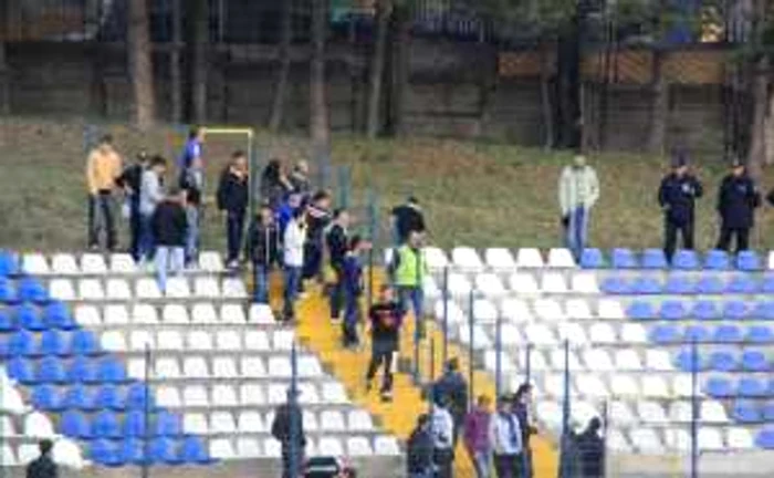 Firava galerie constănţeană a avut probleme cu jandarmii şi pe stadion