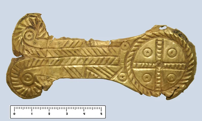 Gold ornament from Lakkithra png