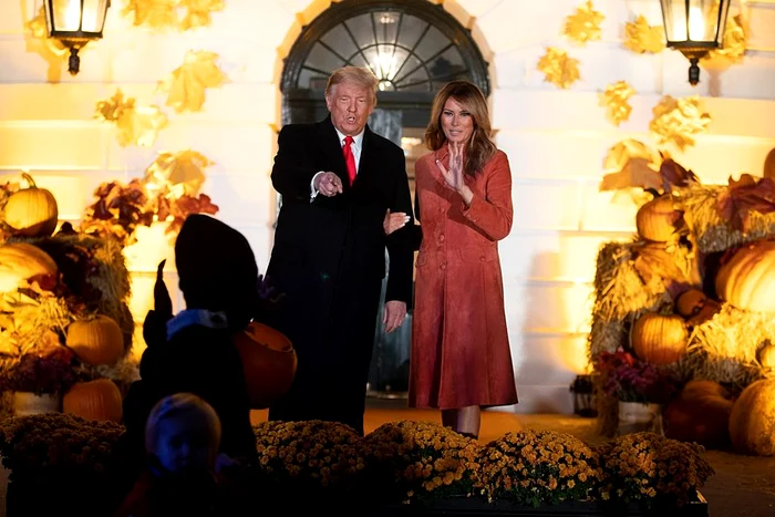 Donald şi Melania Trump au fost, duminică seară, gazdele petrecerii de Halloween de la Casa AlbăFoto Getty Images