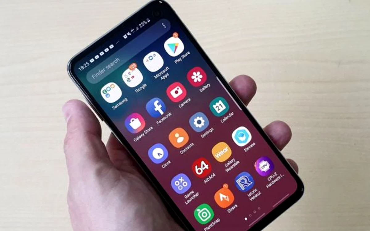 Samsung Galaxy S10e FOTO Adrian Pogîngeanu