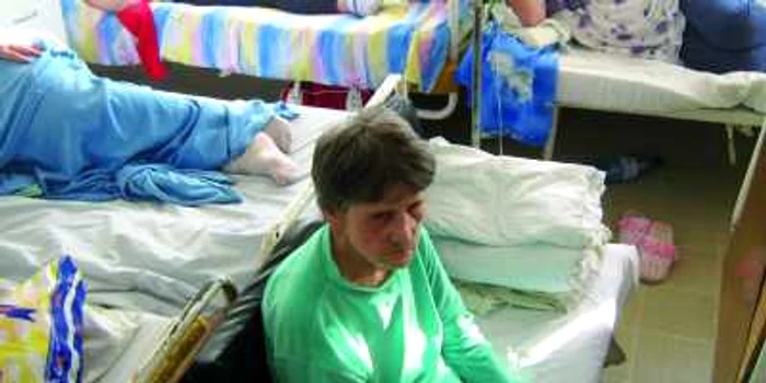 Pacientele de la Cardiologie dorm pe paturi improvizate