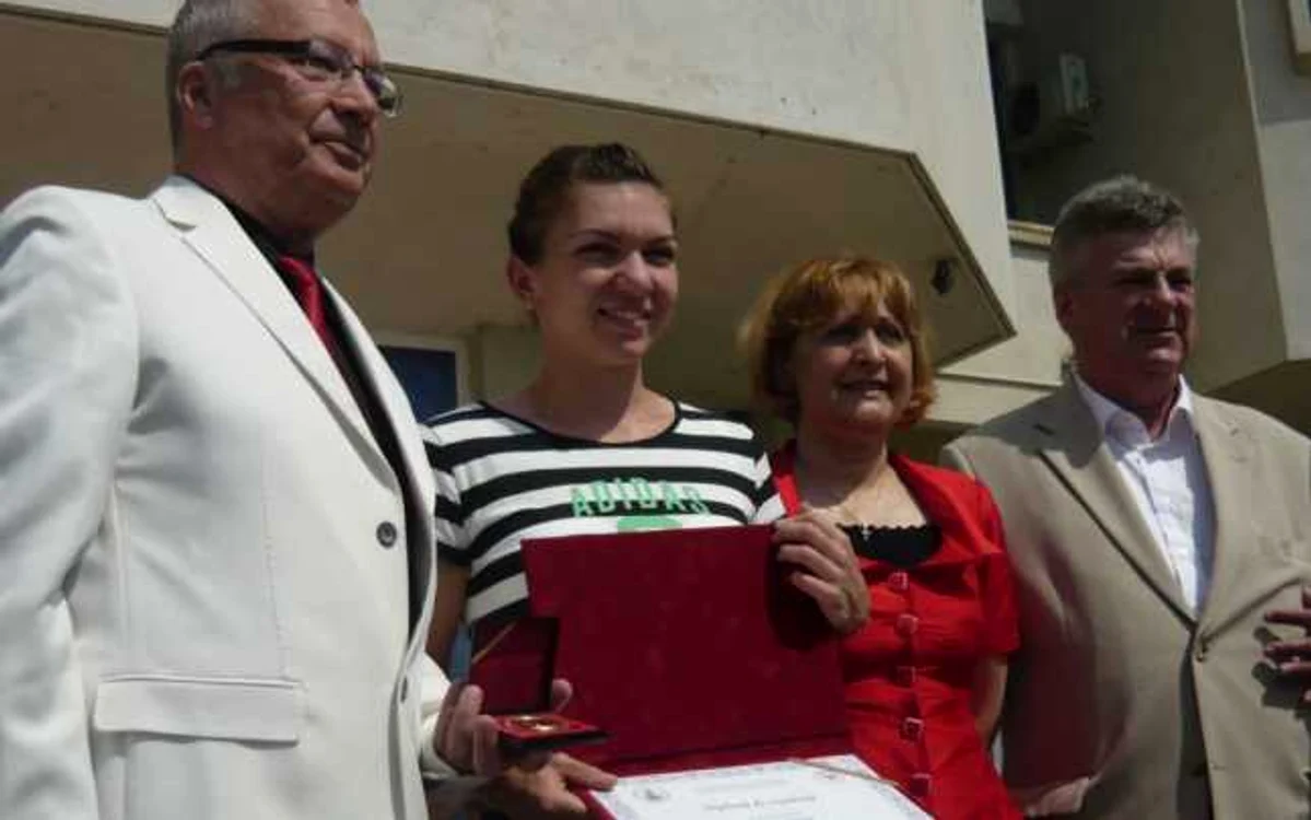 Simona Halep şi conducerea Universităţii Ovidius FOTO Mariana Iancu