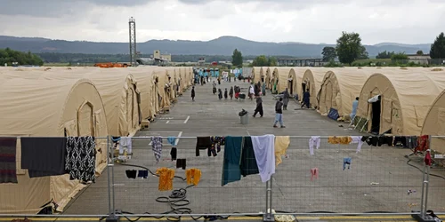 Afganii adăpostiţi la baza Ramstein din Germania trebuiau să staţioneze doar 10 zile FOTO EPA-EFE