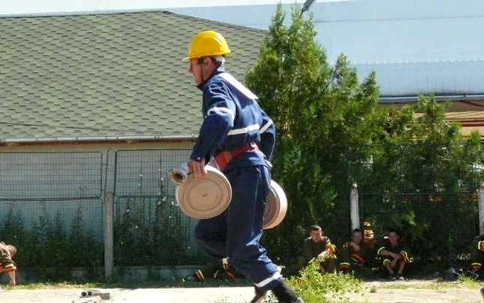 Pompierii din şapte judeţe şi-au demonstrat măiestria la Buzău