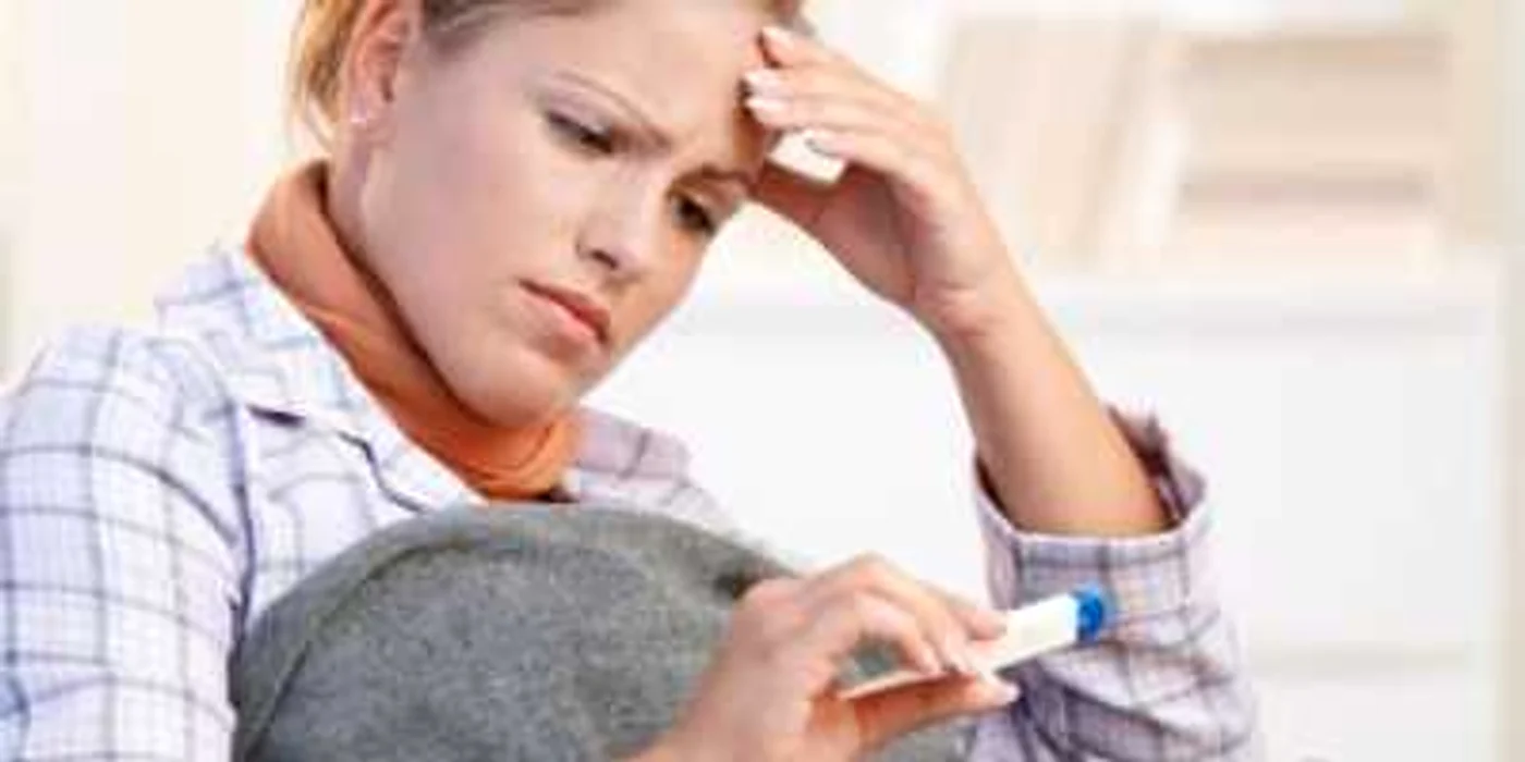 Dacă aveţi febră mare şi stare proastă este bine să mergeţi la medic. FOTOShutterstock