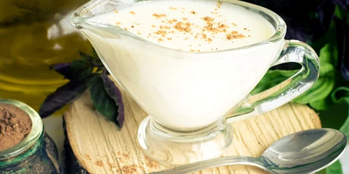 Sosul bechamel FOTO flavor-picker.ro