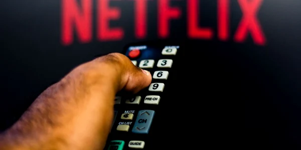 netflix telecomanda foto shutterstock