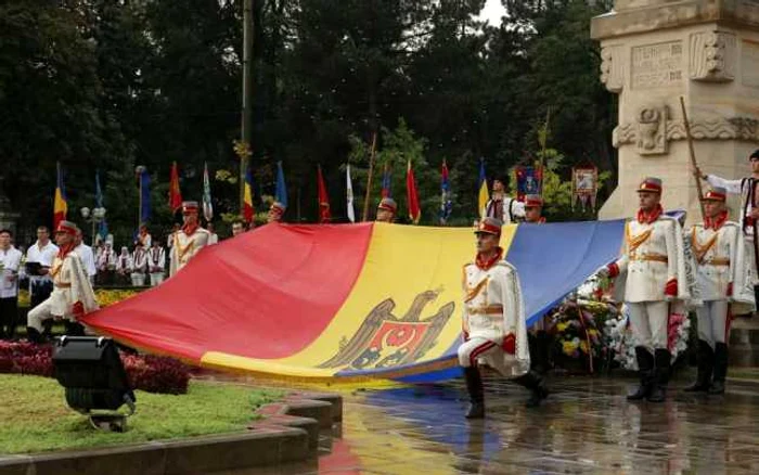 Ziua Independenței la monumentul lui Ștefan cel Mare. Foto: Dumitru Goncear