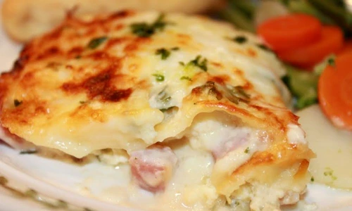 lasagna cu pui si sos cremos jpeg