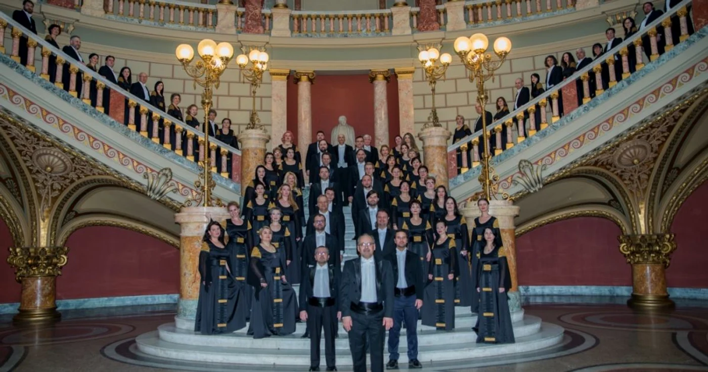 Maestrul Iosif Ion Prunner, alături de Corul Filarmonicii „George Enescu"