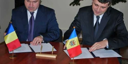 Directorul ANV din România Dorel Fronea şi Şeful Serviciului Vamal al Republicii Moldova Tudor Baliţchi