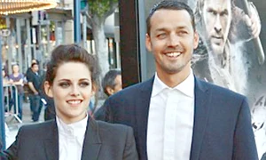 Kristen şi Rupert, pe  platourile de filmare jpeg
