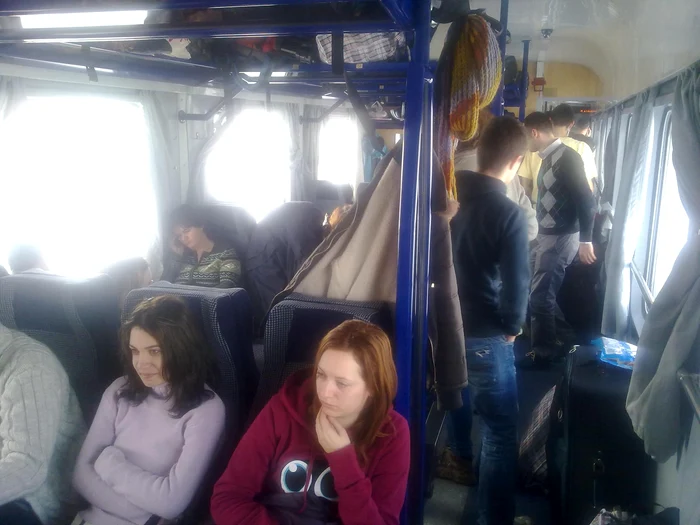 Înzăpeziţi în tren