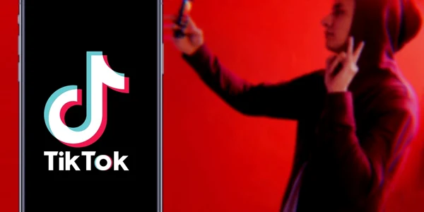 tik tok tiktok foto shutterstock