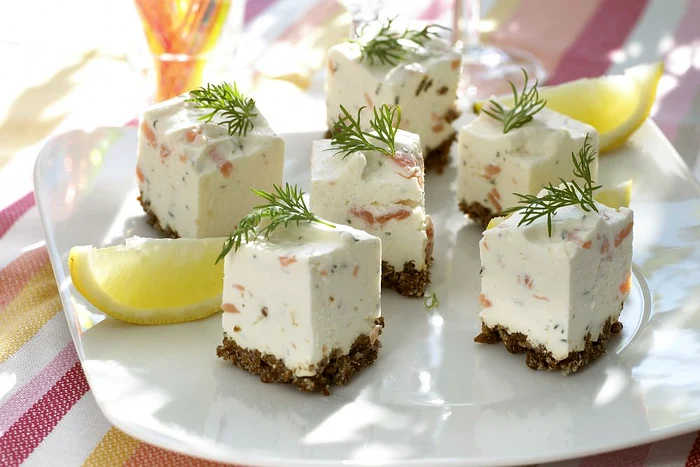 aperitiv cu branza si somon jpeg