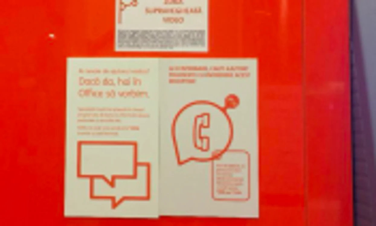 Eroare în sistemul ING Bank - carduri reţinute de multimatul AST Foto Sînziana Ionescu