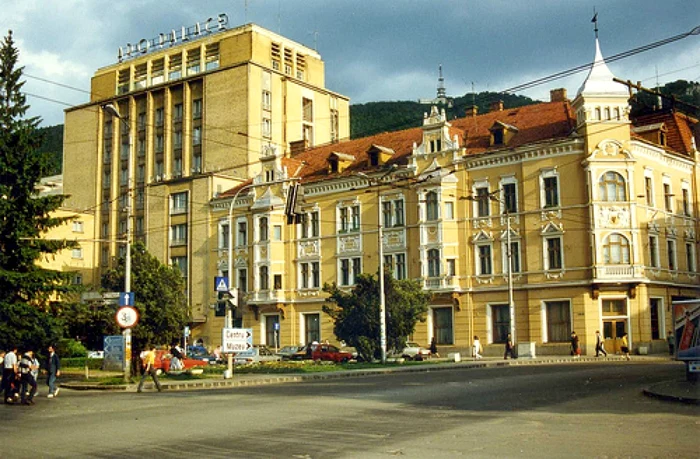 Evenimentul se va desfăşura în Barul de Noapte de la ARO Palace. FOTObizbrasov.ro.