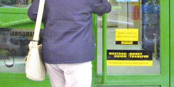 Românii de peste hotare reuşesc să trimită rudelor din ţară bani doar pentru acoperirea cheltuielilor curente