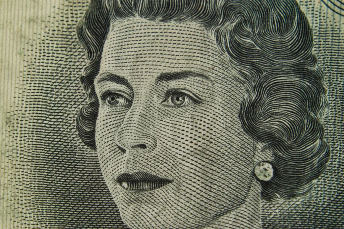 
    Anunţul despre moatea Reginei, anunţat imediat @shutterstockclickpentrufemei.ro  