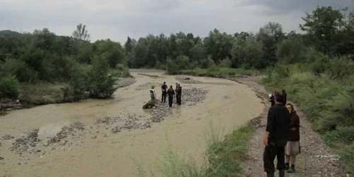 Un bătrân din Stroeşti a fost luat de viitură 