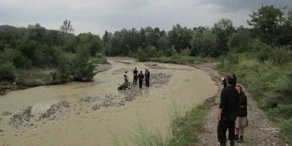 Un bătrân din Stroeşti a fost luat de viitură 