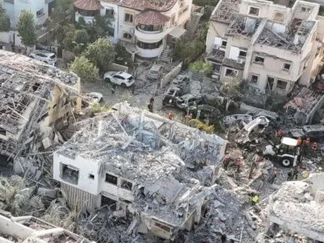 Mai multe locuințe din Tel Aviv au fost distruse de atacurile iraniene FOTO: X