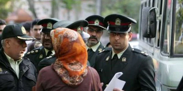 Desfăşurări de forţe ale poliţiei iraniene