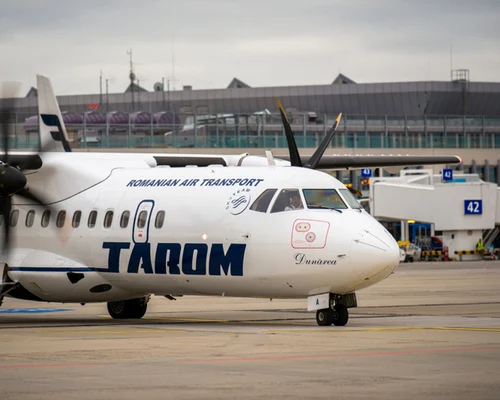 aeronava tarom shutterstock jpg