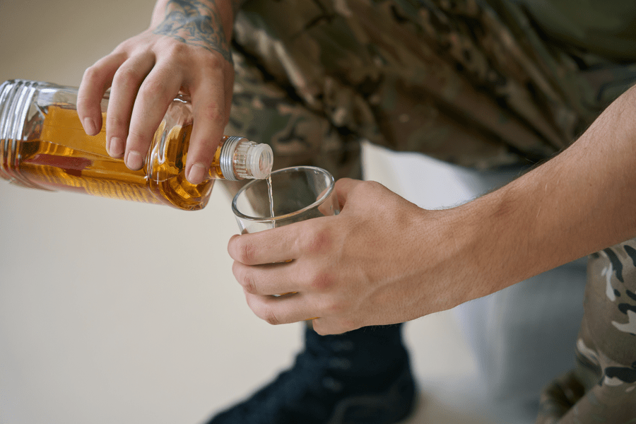 Militari ruși care se antrenează pentru a fi trimiși în Ucraina se plimbă beți și hărțuiesc civili. „Spun că ne vor apăra"
