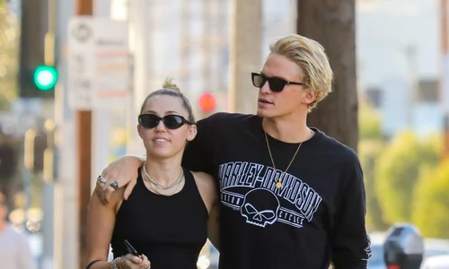 Miley Cyrus și Cody Simpson, 23 de ani, au formay un cuplu fericit timp de 10 luni jpeg