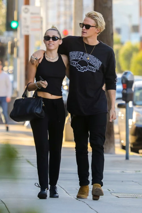 Miley Cyrus și Cody Simpson, 23 de ani, au formay un cuplu fericit timp de 10 luni