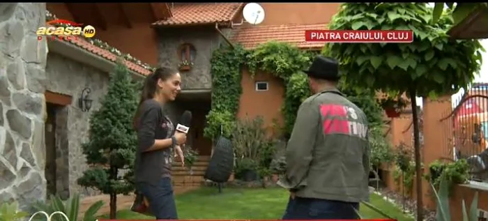 Alex le-a prezentat reporterilor Acasă TV casa pe care şi-a făcut-o la Cluj (captură: Acasă TV)