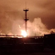 atac ucrainean cu drone a provocat avarii la uzina petrochimică din Sterlitamak, în regiunea Başkortostan din Rusia foto X @aamajnews_EN