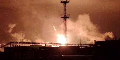 atac ucrainean cu drone a provocat avarii la uzina petrochimică din Sterlitamak, în regiunea Başkortostan din Rusia foto X @aamajnews_EN