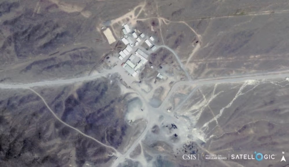 Iranul își întărește bastionul nuclear din subteran. SUA testează în secret bombe capabile să străpungă granitul