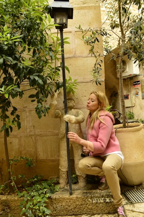 Blonda s-a plimbat pe străzile din Tel Aviv şi s-a bucurat de fiecare loc vizitat (foto: Arhiva personală)