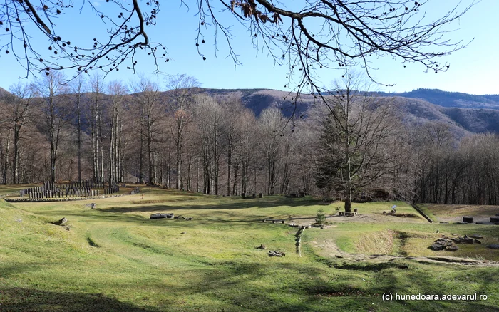 Sarmizegetusa Regia, aflată la poalele Vârfului Godeanu. Foto: Daniel Guță