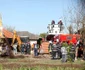 Pompierii militari de la ISU Teleorman intervin în satul Balta Sărată din Teleorma pentru scoaterea în siguranţă a unui copil de doi ani căzut în puţul din curtea casei FOTO Dorin Constanda