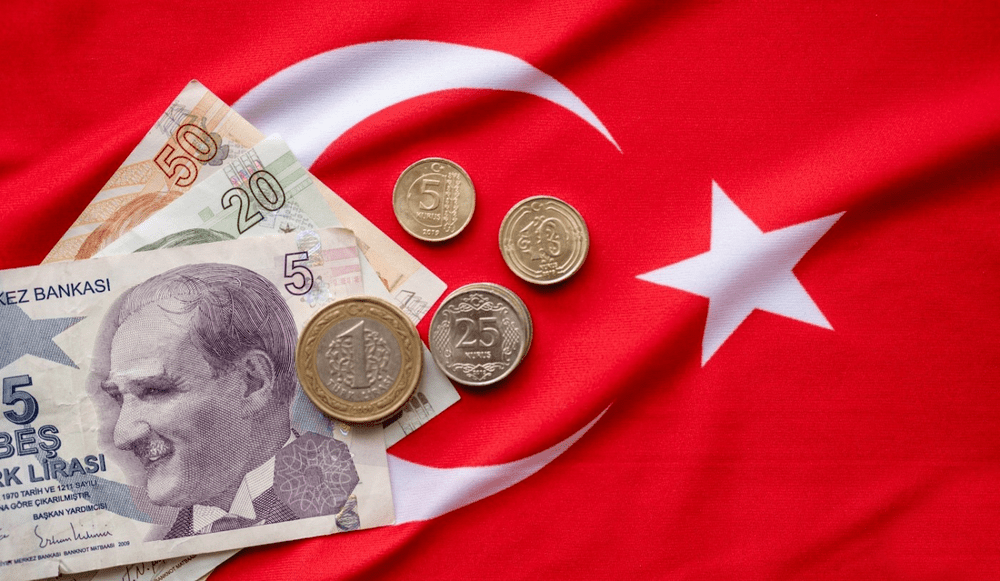 Lira turcească a atins un nou minim istoric, iar acţiunile companiilor turceşti s-au prăbuşit după cutremur