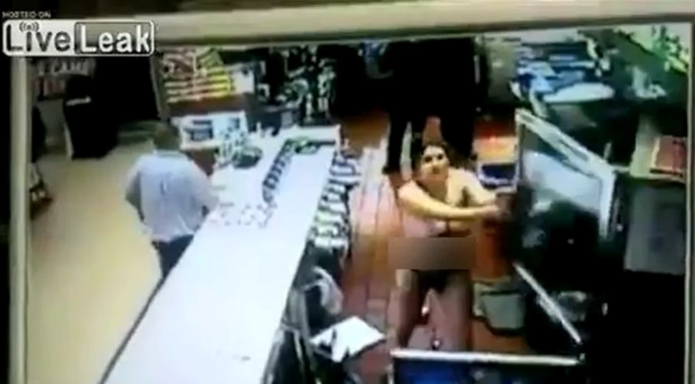 Tânăra din Florida în timp ce devasta restaurantul FOTO Captură