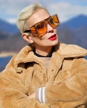 Monica Anghel a susținut și un concert pentru lansarea noului single, prilej cu care i-am admirat silueta