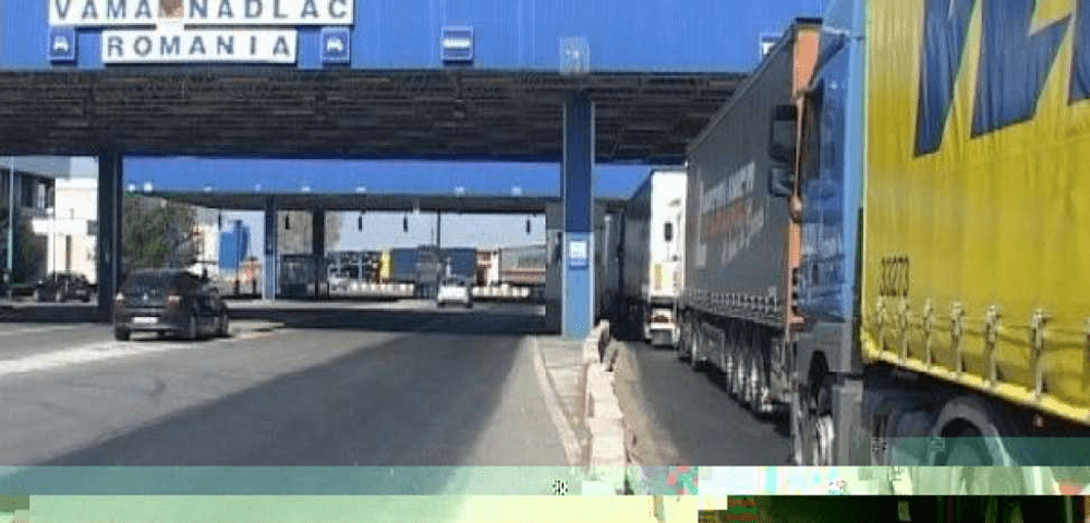  Sute de camioane așteaptă să treacă frontiera la Nădlac II şi Vărşand. Cozile se întind pe 8 kilometri