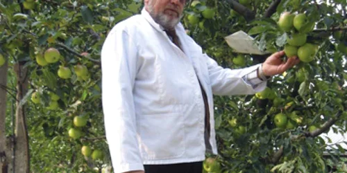 Neamţ: PORTRET: Ioan Ghiuţă Ţarălungă: Doctorul plantelor din grădini şi livezi