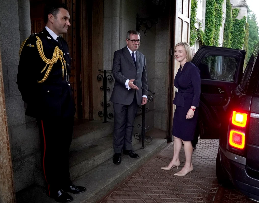 Regina Elisabeta a II a a parut fragila la intalnirea cu Liz Truss de la Castelul Balmoral (2) jpg