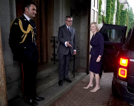Regina Elisabeta a II a a parut fragila la intalnirea cu Liz Truss de la Castelul Balmoral (2) jpg