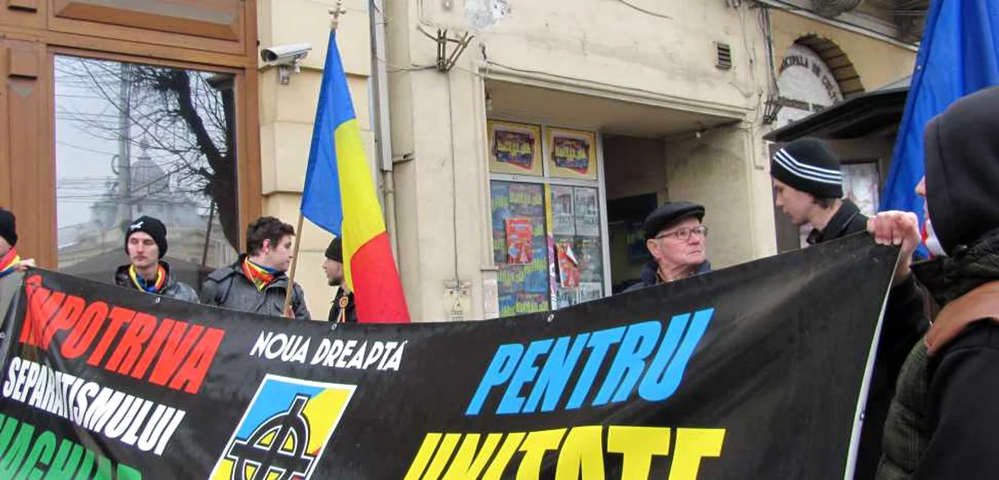 Simpatizanţii Noua Dreaptă din Cluj au protestat în faţa Consulatului Ungariei din Cluj-Napoca FOTO: Florina Pop